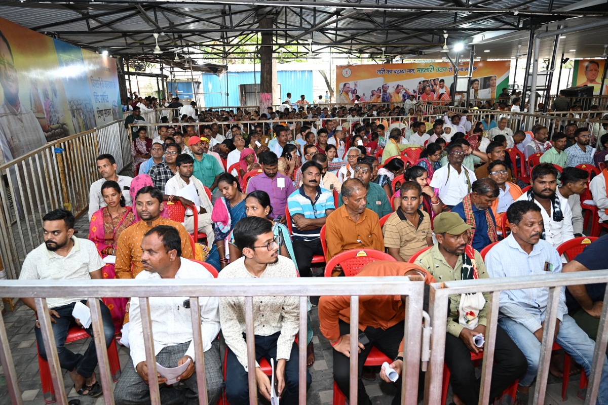 CM Jandarshan: सीएम साय से मिलने लोगों की उमड़ी भीड़, जनदर्शन में मिल रही ये विशेष
सुविधाएं, देखें Photos