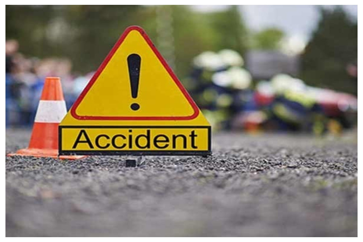 Road Accident: हरदोई-लखनऊ मार्ग पर रोडवेज बस खंती में घुसी, 33 हजार KV के पोल को
मारी टक्कर