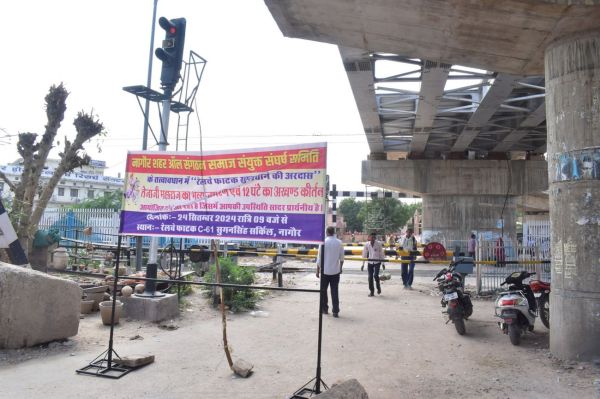 Government bowed to the struggle, had to open Bikaner Road railway gate