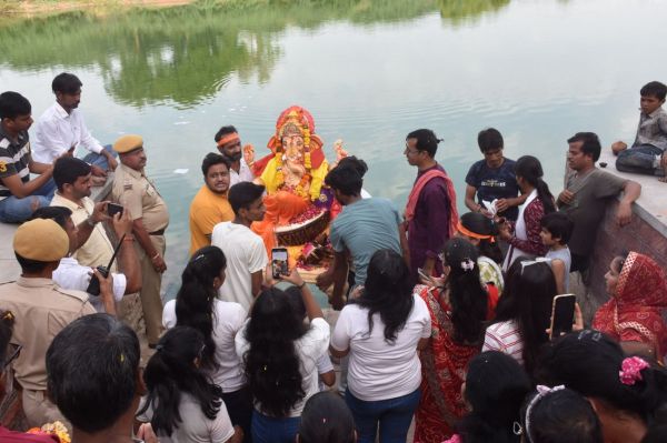 Ganpati Bappa Moriya, Bappa bid farewell amid cheers