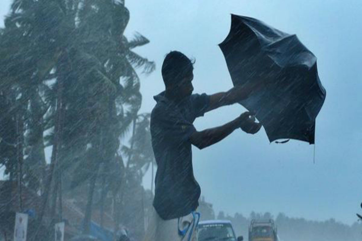 UP Barish Alert: अगले 24 घंटों में 30-40 किमी प्रति घंटे की तेज़ हवाओं के साथ
भारी बारिश का अलर्ट, जानें आपके जिले का हाल