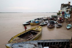 Varanasi Flood: वाराणसी में गंगा के जलस्तर में लगातार वृद्धि, बाढ़ का खतरा बढ़ा:
प्रशासन अलर्ट - image