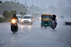 UP Heavy Rain Alert: चक्रवाती तूफान ‘यागी’ से उत्तर प्रदेश में भारी बारिश का
अलर्ट, 8वीं तक के स्कूल बंद - image