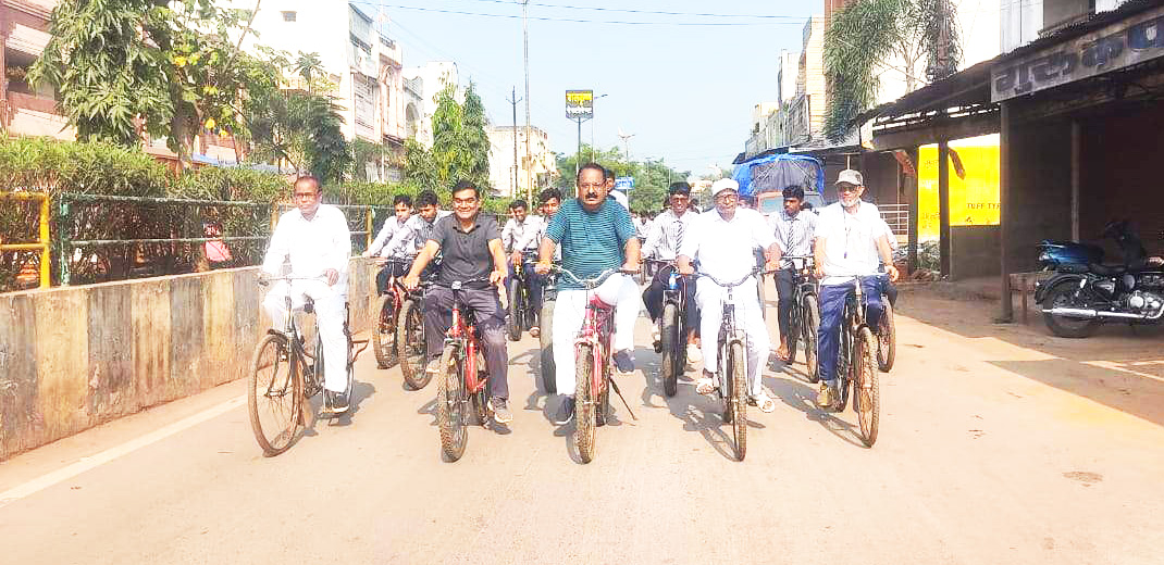 Cycle Raily: साइकिल रैली के माध्यम से नदियों को स्वच्छ रखने का संदेश , देखें
तस्वीरें…