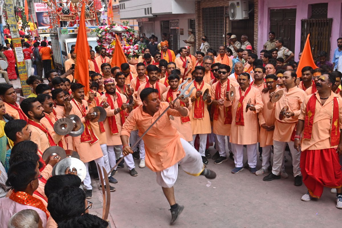 Anant Chaturdashi Mahotsav : 10 हजार अखाड़ेबाजों ने दिखाए हैरतअंगेज करतब…देखिए
तस्वीरें