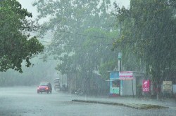 UP Rains: अगले 72 घंटे बाद फिर दौड़ेगी मानसून की गाड़ी यूपी के इन जिलों में भारी
बारिश का अलर्ट, IMD heavy rain alert - image