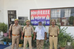 Mau News: फर्जी पुलिस अधिकारी चढ़ा पुलिस के हत्थे, ऐंठे गए रुपए बरामद - image