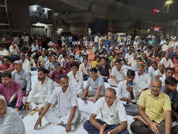 Government bowed to the struggle, had to open Bikaner Road railway gate