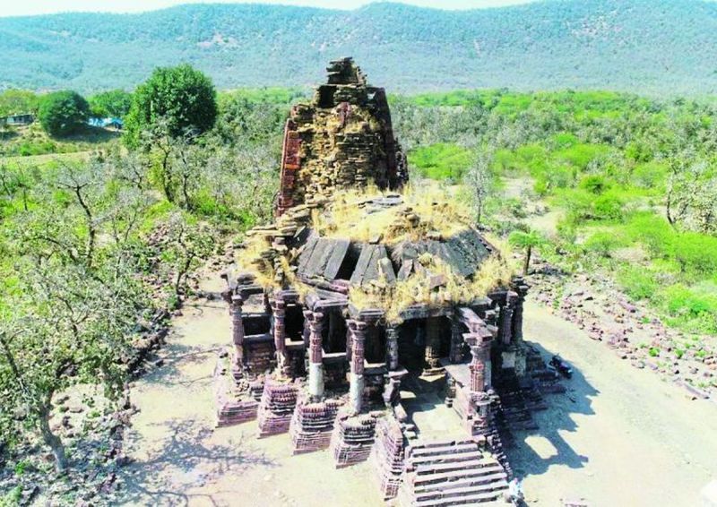 शाहबाद एवं किशनगंज तहसील में सहरिया आदिम जनजाति की विशिष्ट लोक-संस्कृति हैं। यहां सहरिया युगल नृत्य इसकी एक झलक प्रस्तुत करता हैं।