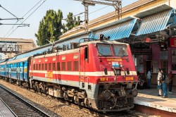 Railway News: गोरखपुर-हिसार स्पेशल ट्रेन आज से शुरू: यात्रियों को मिलेगी बड़ी
राहत - image