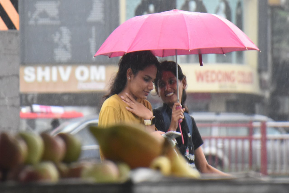 UP Rain Alert: हरदोई और सीतापुर में बारिश के साथ वज्रपात का खतरा, मौसम विभाग ने
जारी किया अलर्ट