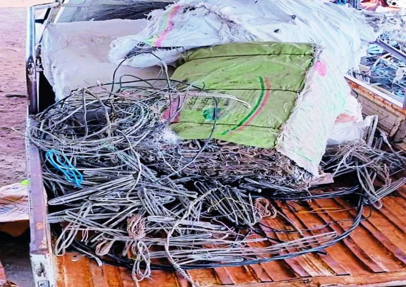 मामले को पटरी पर मिले मोटरसाइकिल के स्क्रेप से भी जोडकऱ देखा जा रहा है।