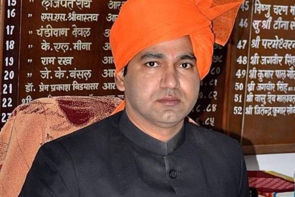 डॉ. सोनी जयपुर से पहले अलवर, नागौर और जालोर जिले के जिला कलक्टर का कार्यभार संभाल चुके हैं।