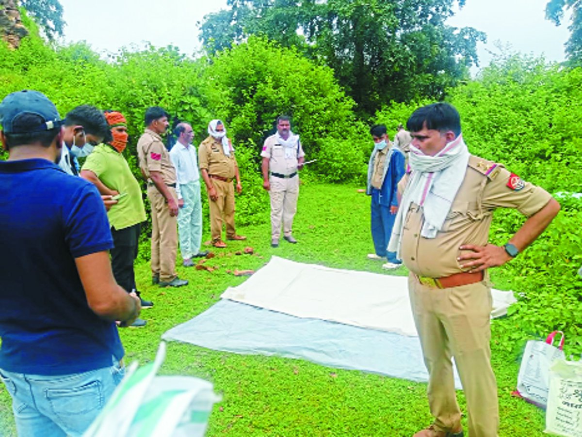 घुमाने के बहाने पत्नी को धमोनी ले जाकर की हत्या, किले के ऊपर से खाई में फेंका शव