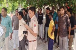 Rajasthan News: बाबा के भेष में बाइक पर आए दो जने, स्कूल से घर लौट रही बच्ची को
जड़ दिए थप्पड़ - image