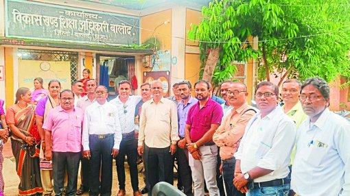 शासकीय प्राथमिक व माध्यमिक स्कूलों में मध्याह्न भोजन का बुरा हाल है। मध्याह्न भोजन संचालक समूह दो माह से कुकिंग कास्ट की राशि नहीं मिलने के कारण तीन दिनों से मध्यान्ह भोजन नहीं बना रहे हैं।