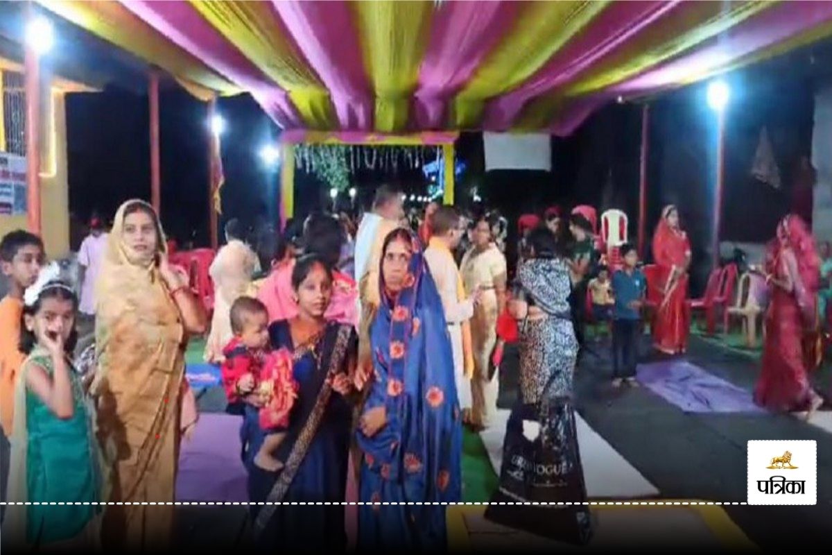 Gold chain snatching