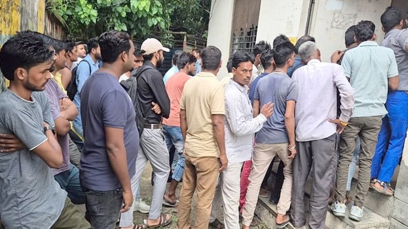 Clerk commits suicide in office in Moradabad