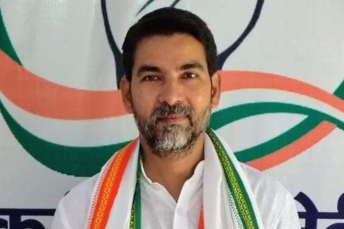 Congress Leader Arrested: महिला के चेहरे को एडिट कर शेयर कर दी पोस्ट, हरदोई में
कांग्रेस नेता गिरफ्तार, सीएम से जुड़ा है मामला