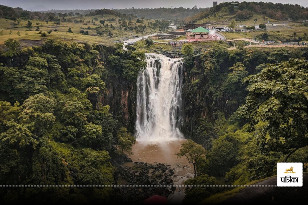 paatalpani waterfall indore