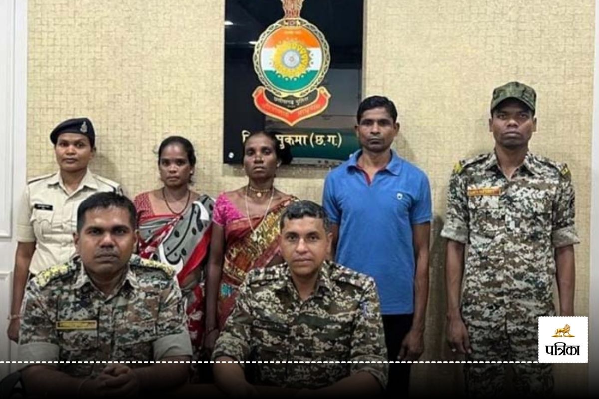 Sukma Naxalite Surrender: 1-1 लाख के 2 इनामी समेत 3 नक्सलियों ने किया
आत्मसमर्पण, कई बड़े वारदातों में थे शामिल…