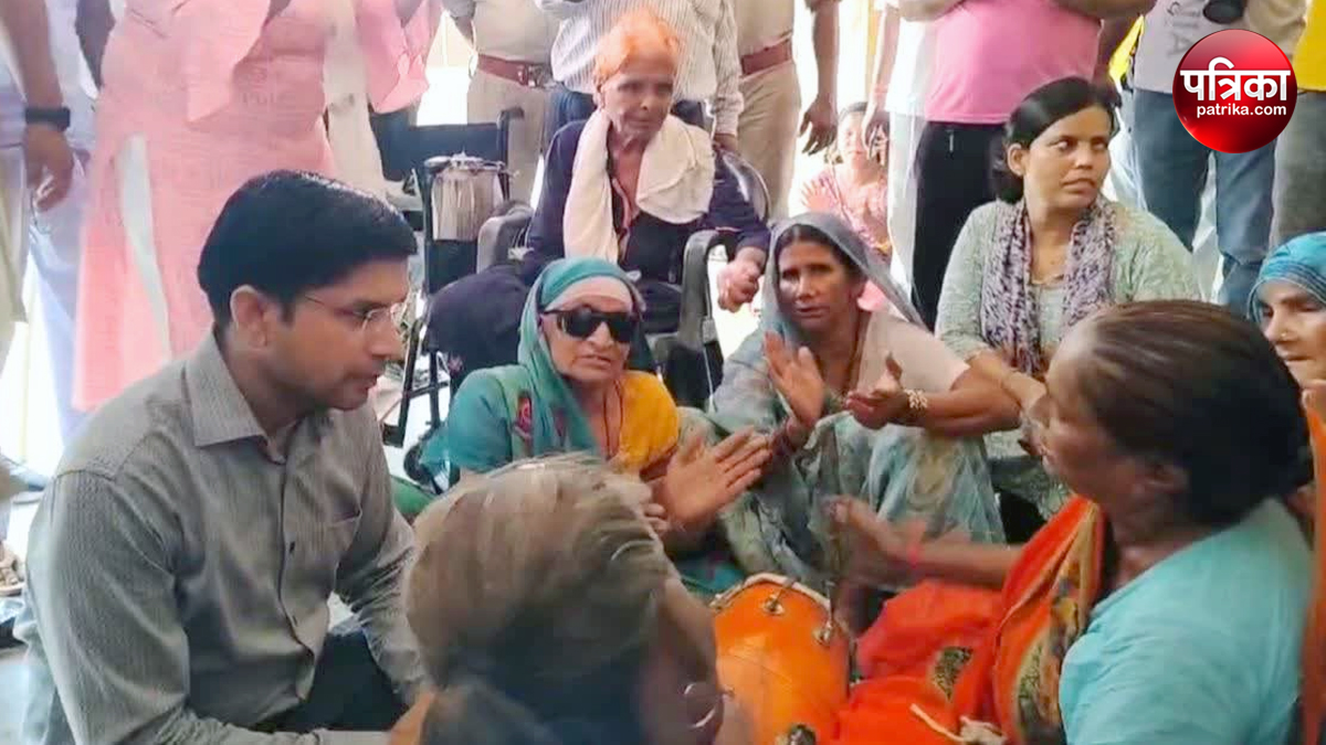 DM Rajendra Pensia sitting on floor to listen to women dholak in Sambhal