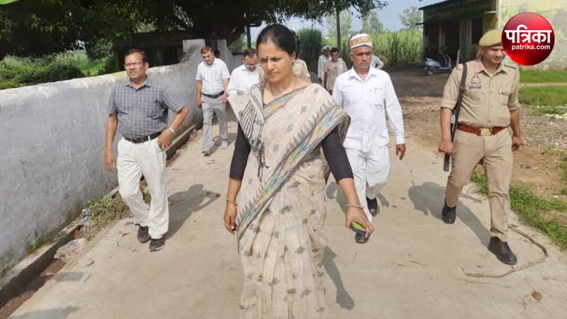DM suddenly arrived at Amroha government school