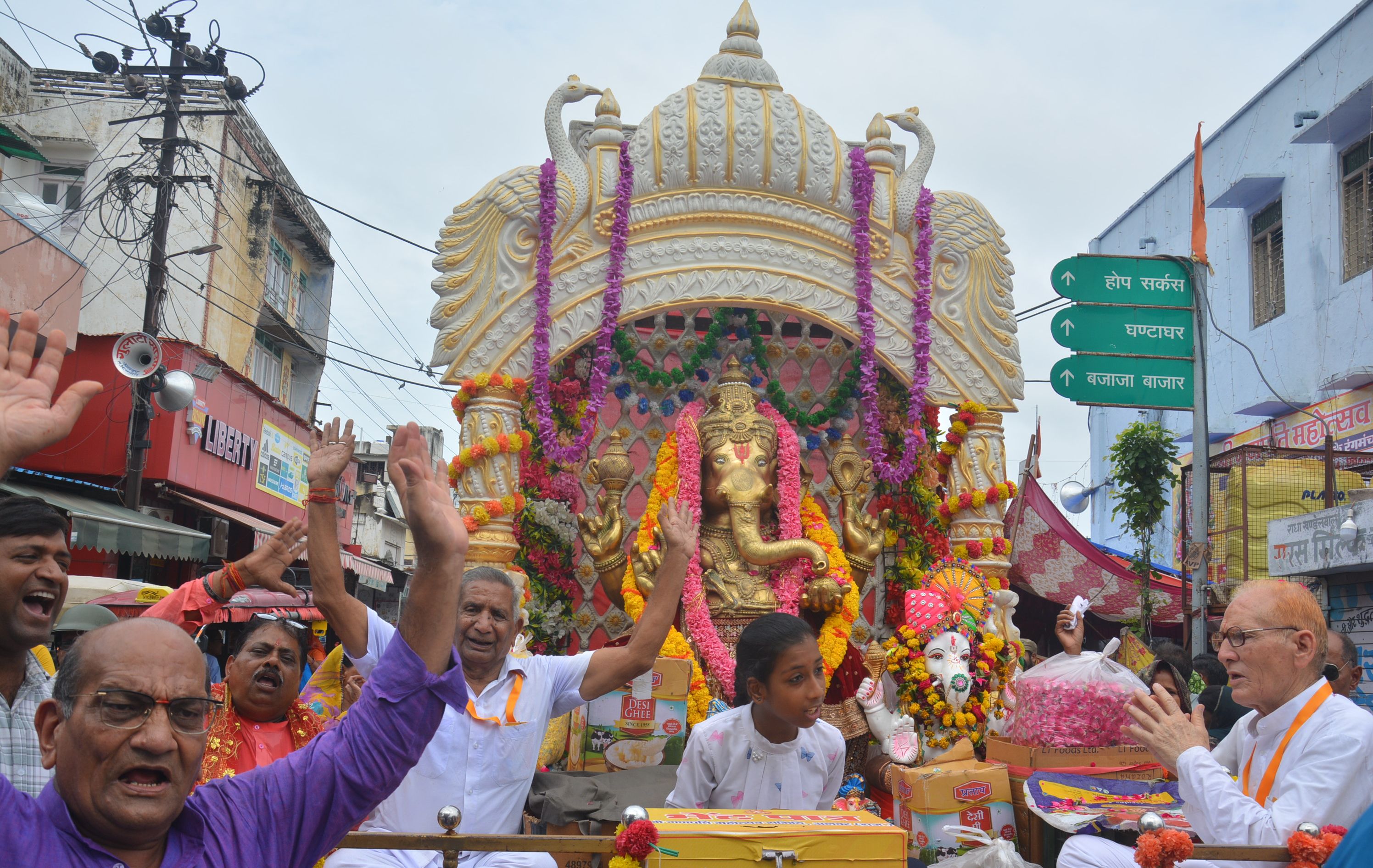 गणपति बप्पा मोरया अगले बरस तू जल्दी आना, विसर्जन की देखे तस्वीरें