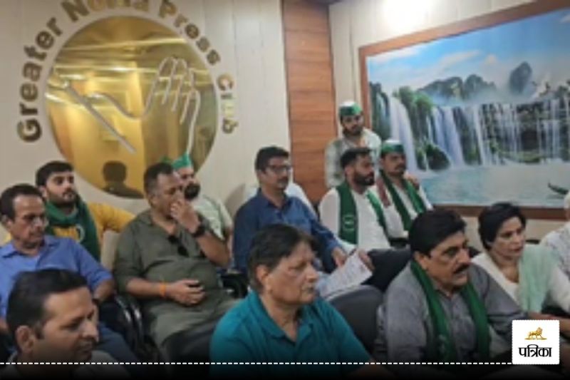 Greater Noida News People demonstrated outside Paramount Gold Forest Society