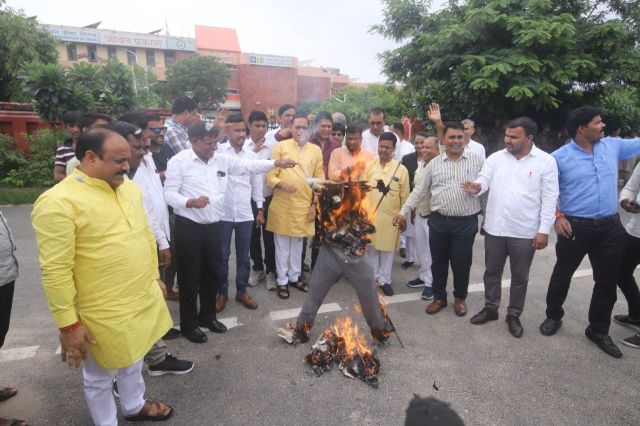 protest against Rahul Gandhi by bjp