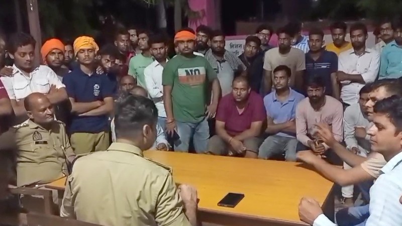 In Amroha Shahrukh pretended to be Ravi trapped woman in love trap