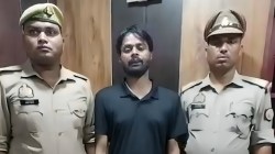 कानपुर में नीट की तैयारी कर रही छात्रा के साथ गलत हरकत, वीडियो वायरल, आरोपी टीचर
गिरफ्तार - image