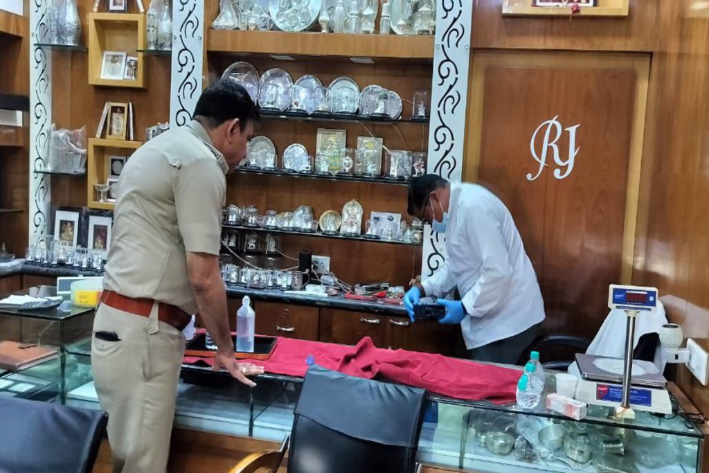 Robbery in Jewellers shop