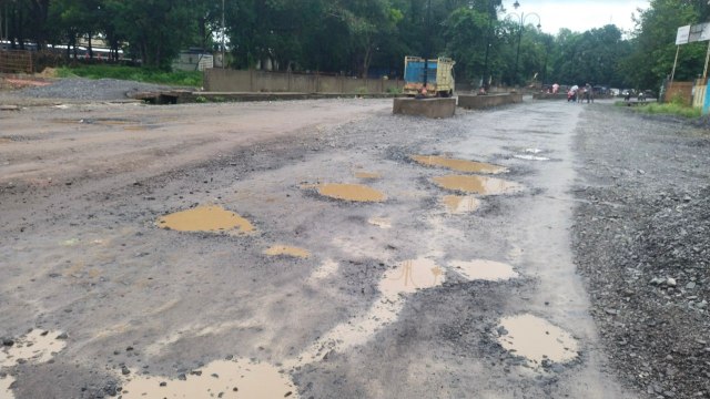 main roads city are in bad condition