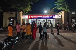 CG Knife attack: गणेश प्रतिमा विसर्जन के दौरान दो पक्षों में चाकूबाजी, 3 युवक
घायल, एक रायपुर रेफर - image