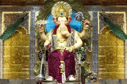 Lalbaugcha Raja: 66 kg सोना, 325 kg चांदी से सजधज के आए लालबागचा राजा, देखें
बप्पा की मनमोहक तस्वीरें - image