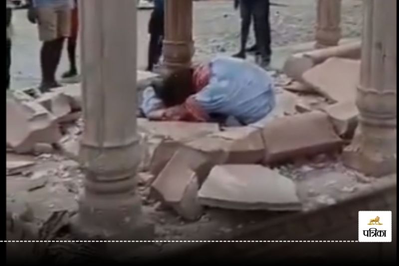 Man died due to collapse of Ghat in varanasi