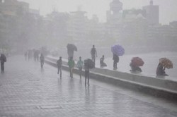 Mumbai Weather: मुंबई और महाराष्ट्र से कब अलविदा होगा मॉनसून? मौसम विभाग ने दी
बड़ी अपडेट - image