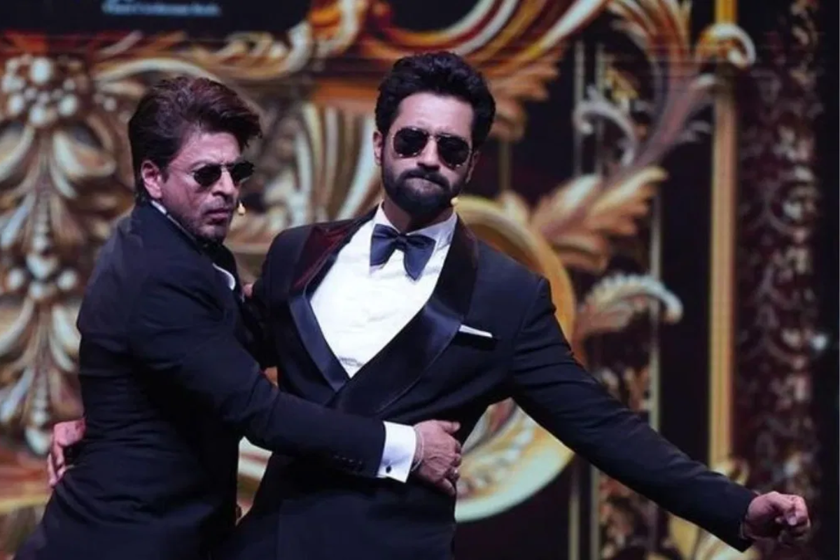 IIFA: शाहरुख खान और विक्की कौशल ने IIFA अवॉर्ड्स में स्टेज पर लगाई आग, झूम उठे
फैंस