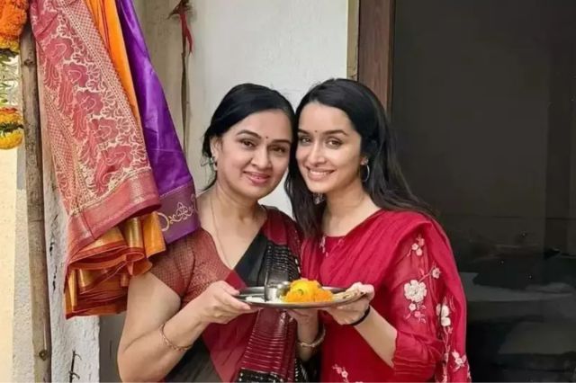 Shraddha Kapoor Padmini Kolhapure