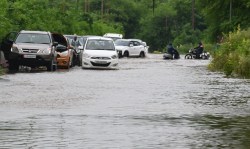 Raipur : जलमग्न हुई राजधानी, राहगीरों हुए हलाकान, See Photos - image