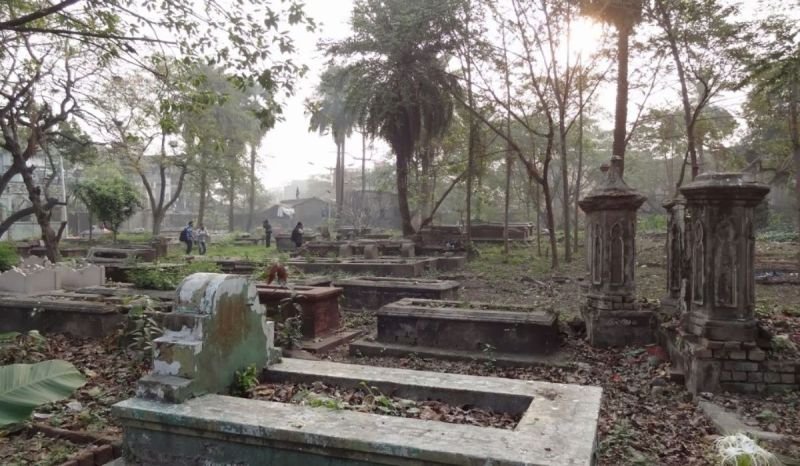 The dead body of a pregnant woman will be taken out from the grave