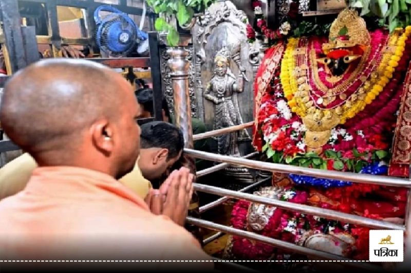 cm yogi adityanath offered prayers to vindhyavasini and says devotees should not face any problem during Sharadiya Navratri