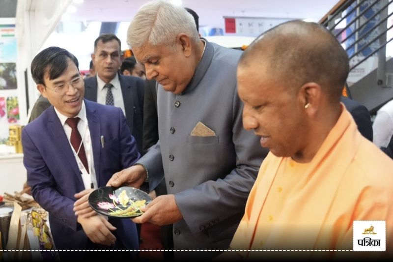 CM Yogi Adityanath attended the inaugural ceremony of up international trade show SP leader house arrest