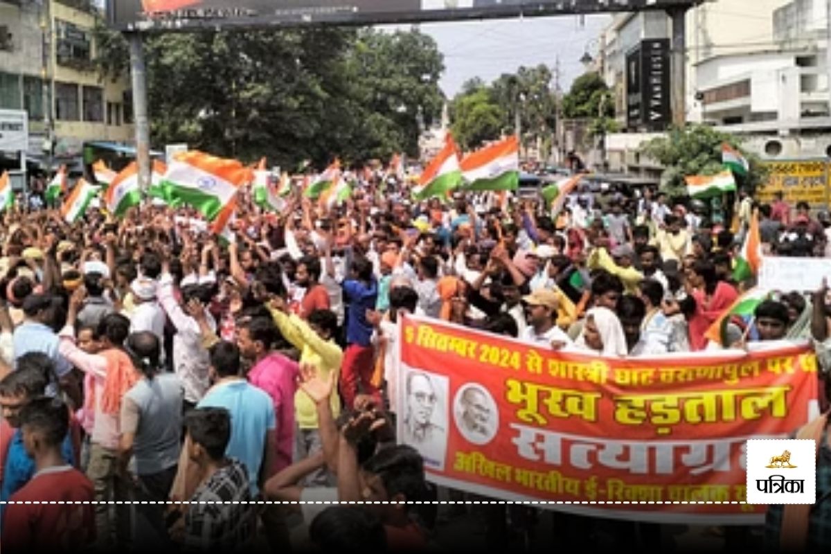 E- rikshaw driver protest in varanasi