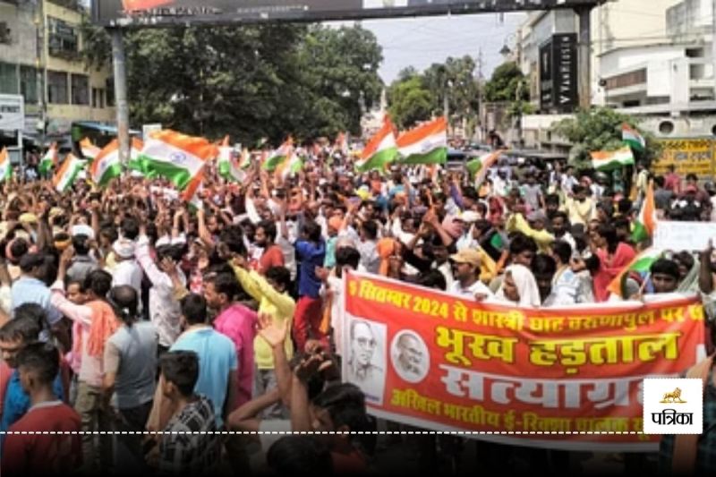 E- rikshaw driver protest in varanasi
