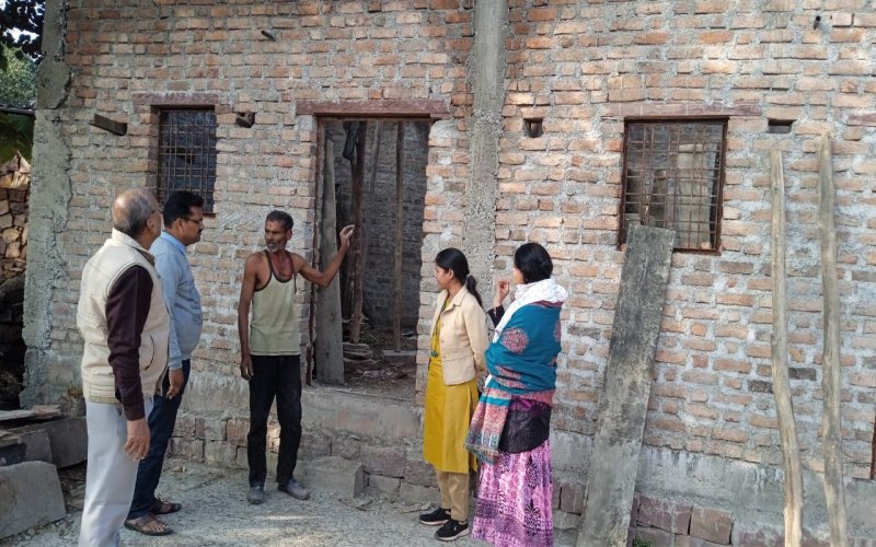 How will a poor person be able to build a permanent house in Rs 1 lakh 38 thousand?