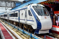 Vande Bharat Express: दिल्ली-वाराणसी रूट पर शुरू हो रही दुनिया की सबसे लंबी वंदे
भारत ट्रेन, यहां जानिए डिटेल - image