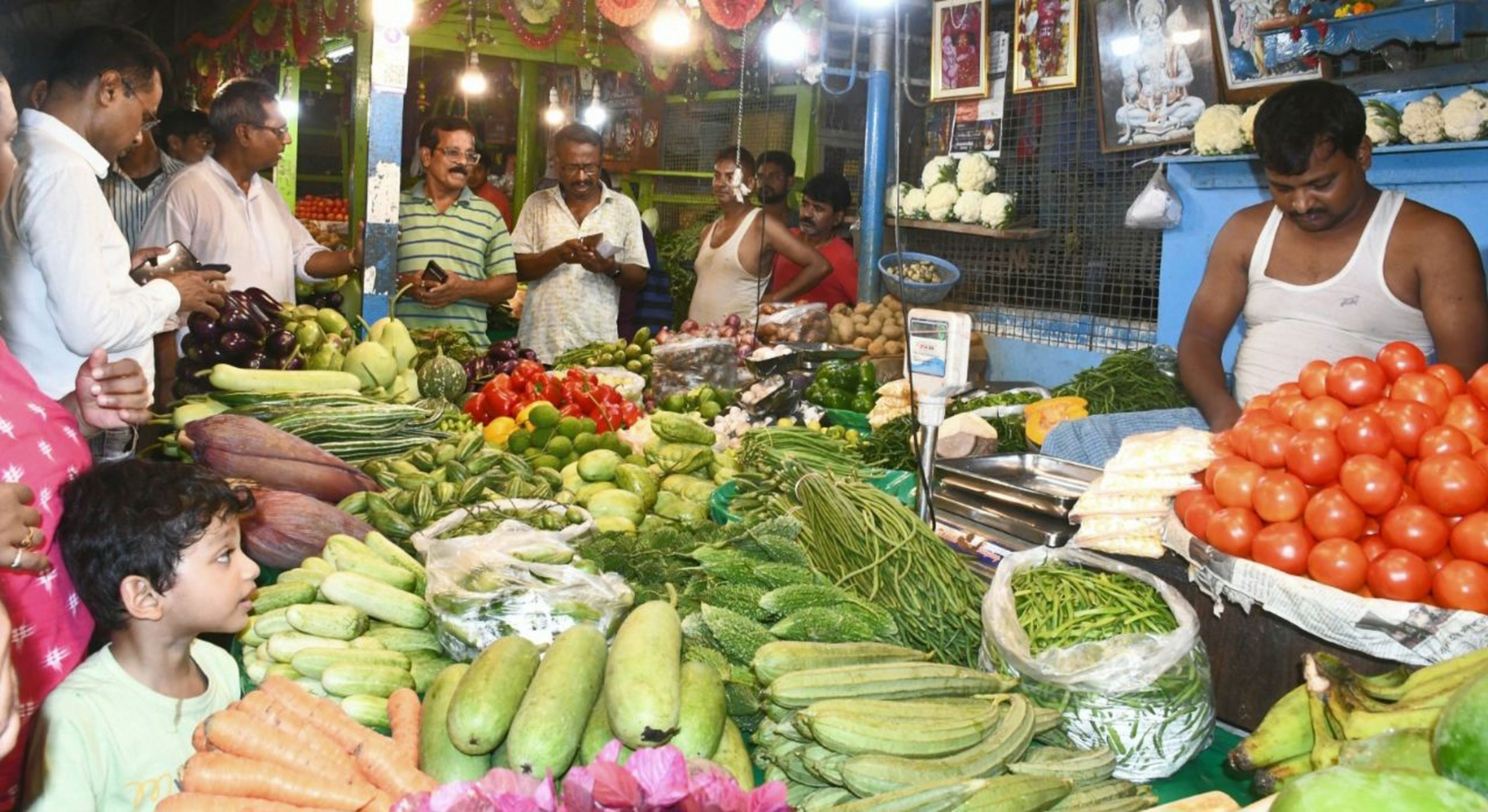 Three days of 10 price hike makes food plate expensive, common man’s