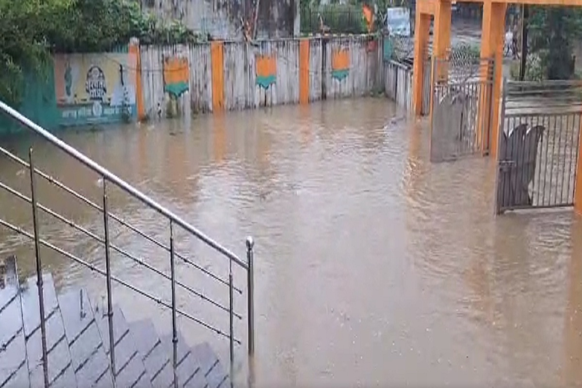 CG Heavy Rain: सुकमा में मूसलाधार बारिश, स्कूलों में छुट्टी, घरों में घुसा पानी,
देखें वीडियो